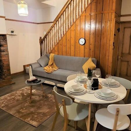 Nice 4-Bedroom Vacation Home With Indoor Fireplace Wellington  Exteriör bild