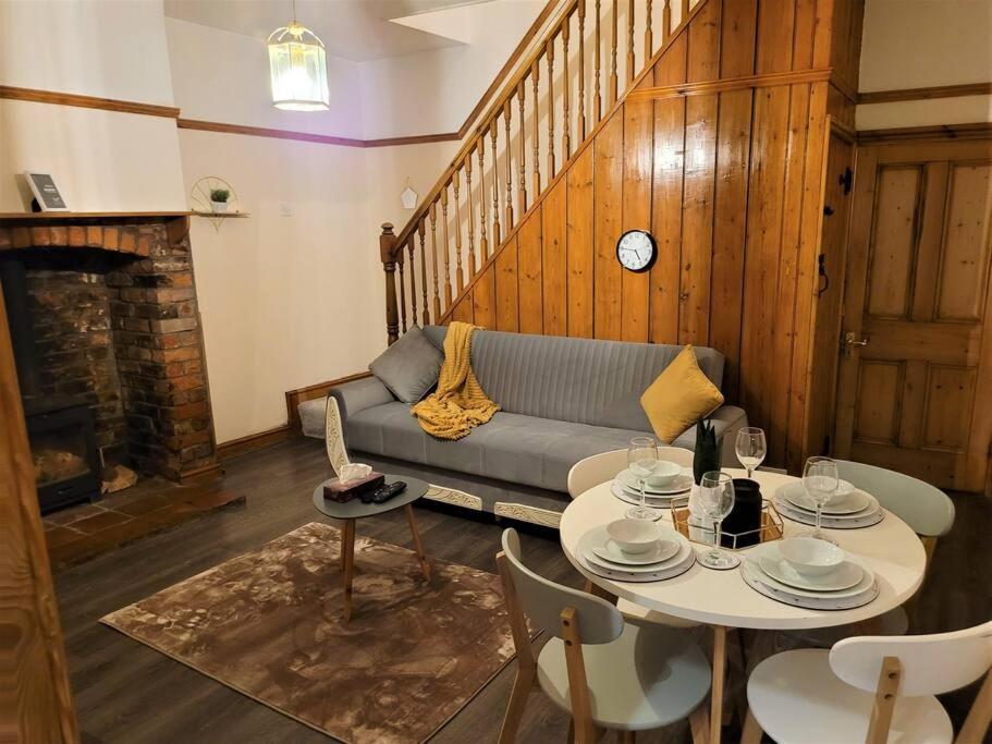 Nice 4-Bedroom Vacation Home With Indoor Fireplace Wellington  Exteriör bild