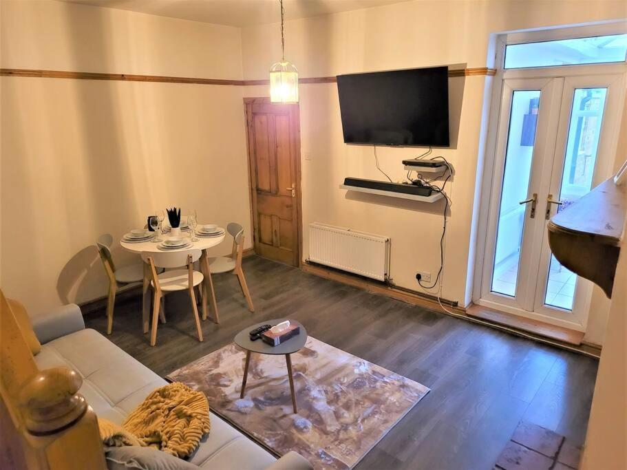 Nice 4-Bedroom Vacation Home With Indoor Fireplace Wellington  Exteriör bild