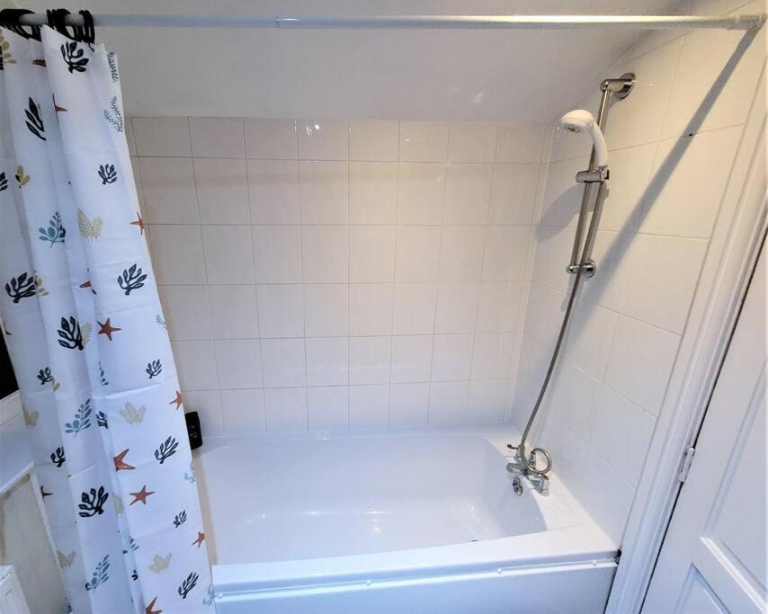 Nice 4-Bedroom Vacation Home With Indoor Fireplace Wellington  Exteriör bild