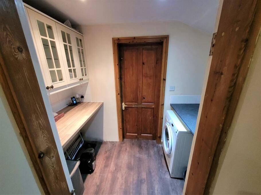 Nice 4-Bedroom Vacation Home With Indoor Fireplace Wellington  Exteriör bild